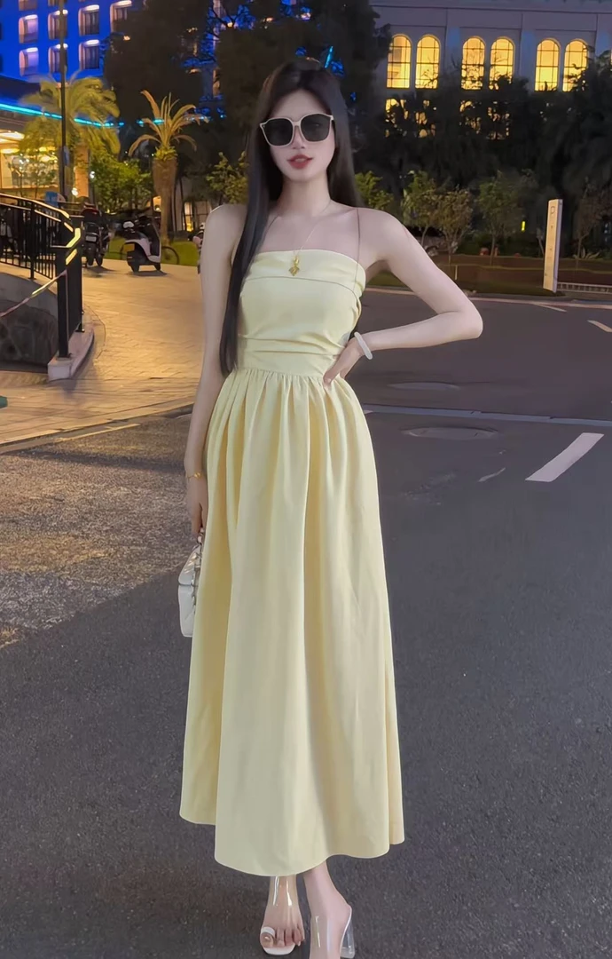 度假风抹胸连衣裙女2025夏季新款法式气质收腰设计显瘦A字长裙子