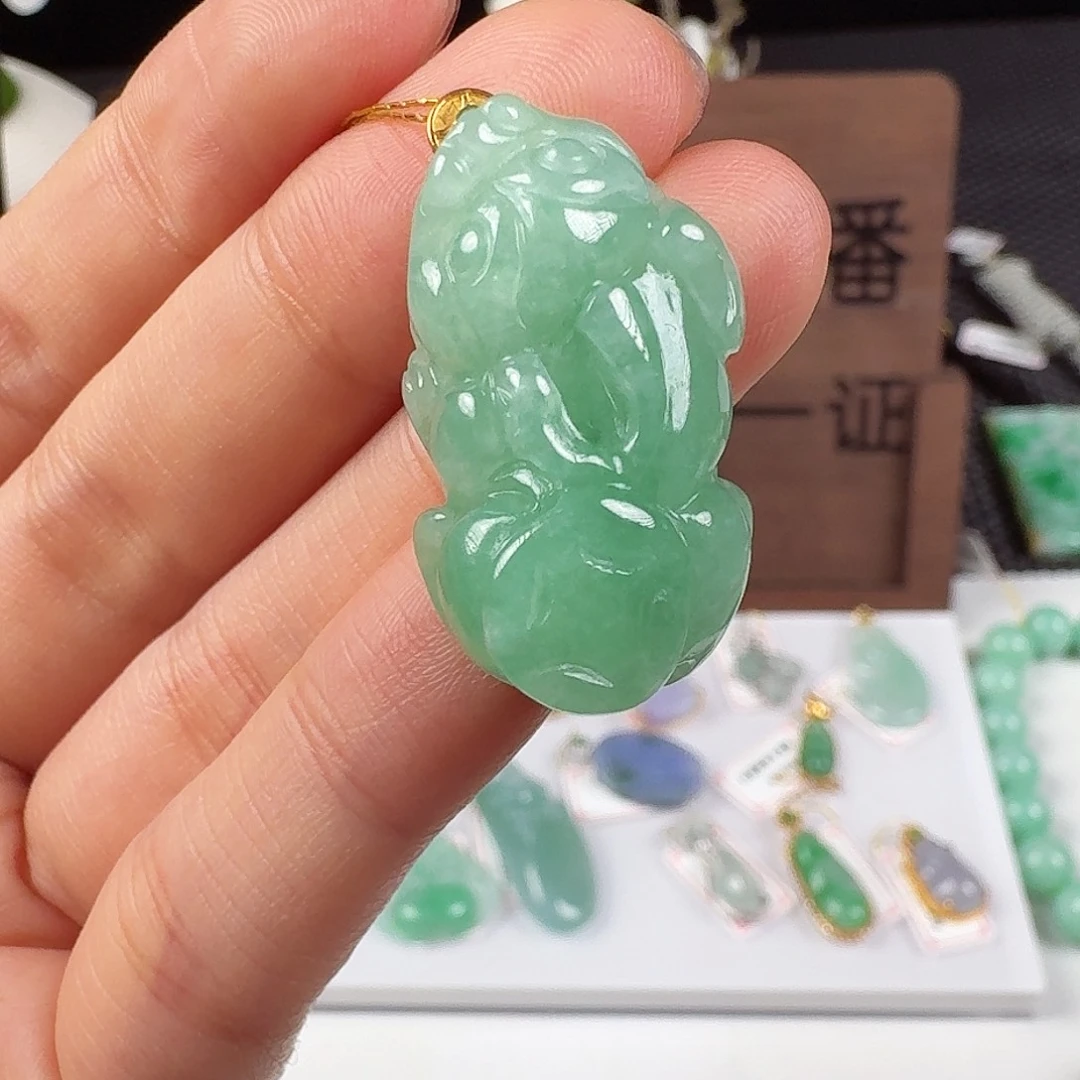 翡翠18K金镶嵌颈饰