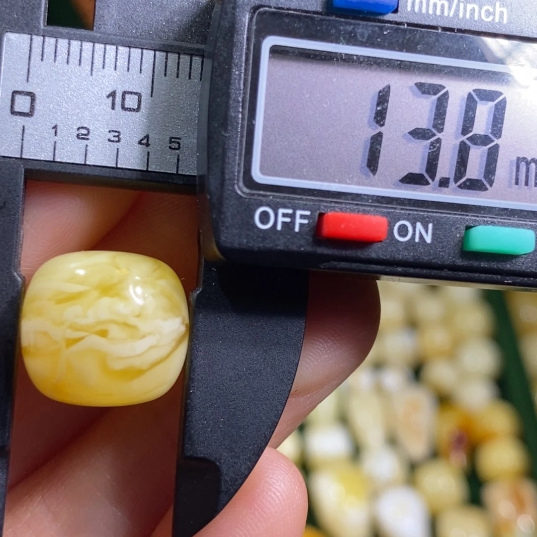 蜜蜡未镶嵌裸石配饰