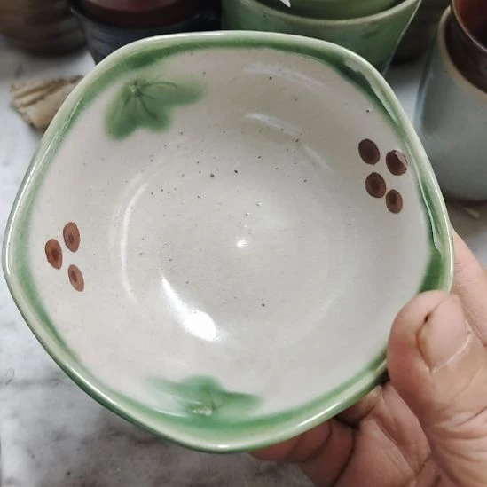 瓷片五厂，七厂各种摆件，瓷片，均有瑕疵！