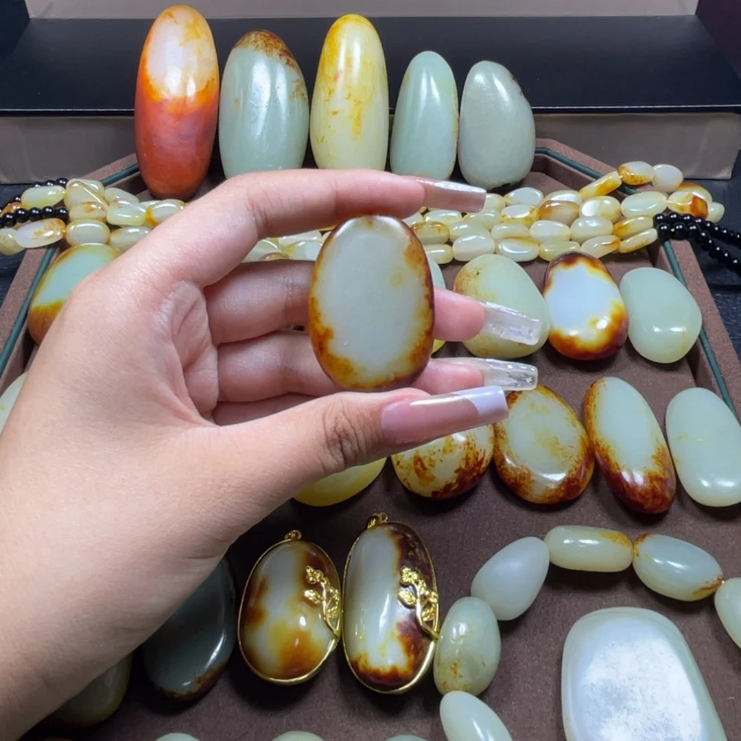 和田玉未镶嵌颈饰九**督