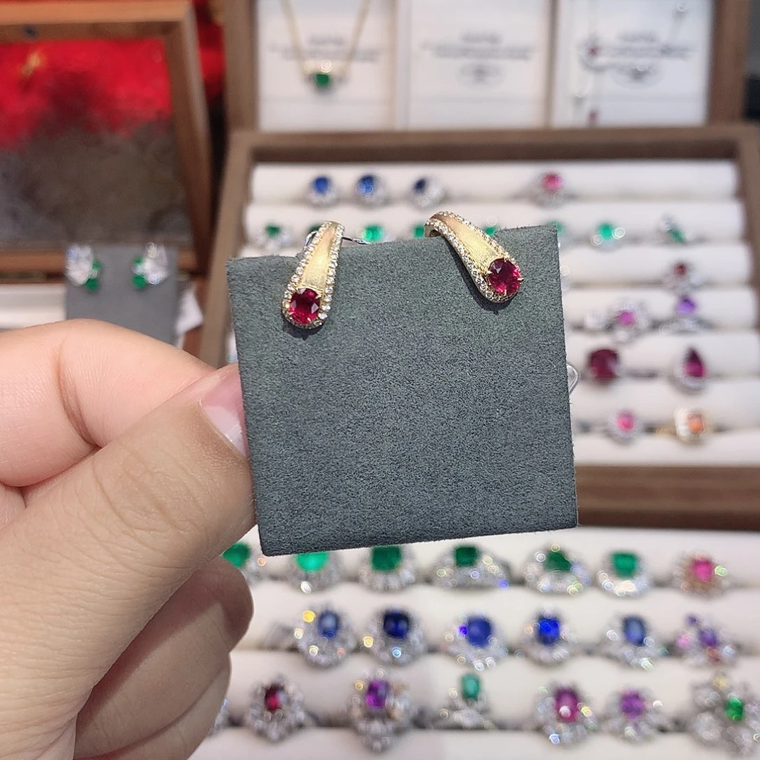 红宝石18K金镶嵌耳饰0.7ct/七天无理由