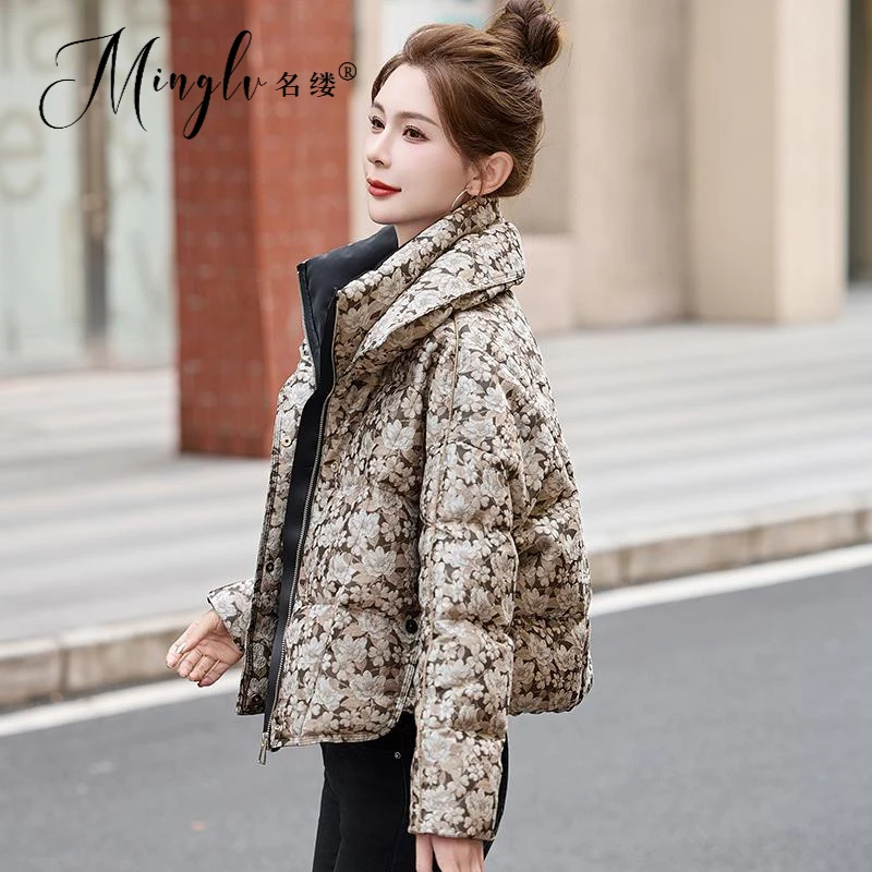 印花羽绒服短款冬2025新款宽松小个子面包服斗篷加厚气质轻奢外套