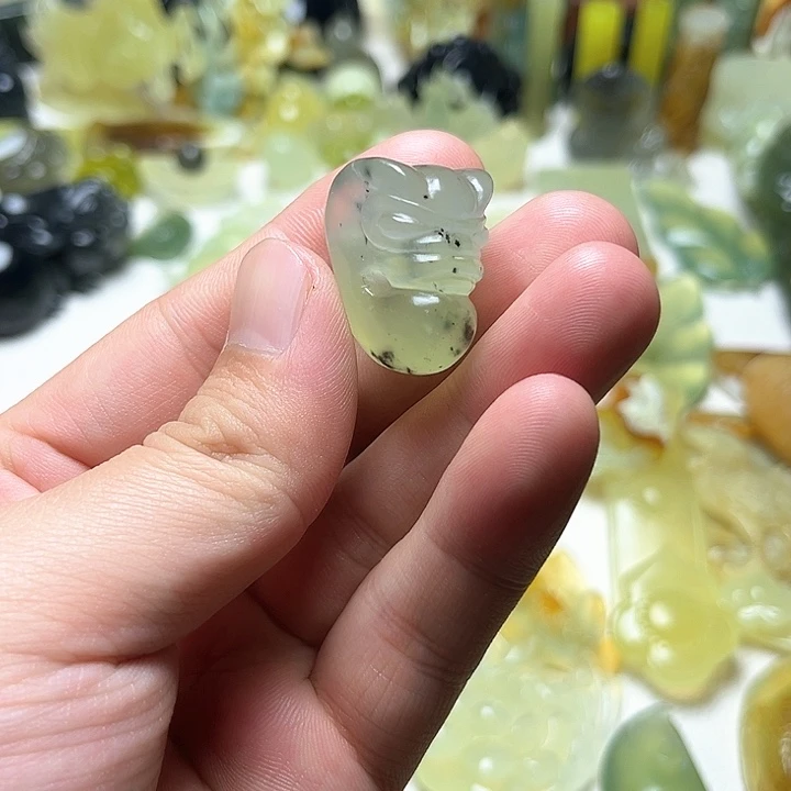 未镶嵌蛇纹石玉颈饰