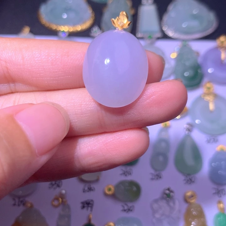 翡翠18K金镶嵌颈饰夏***儿翡翠