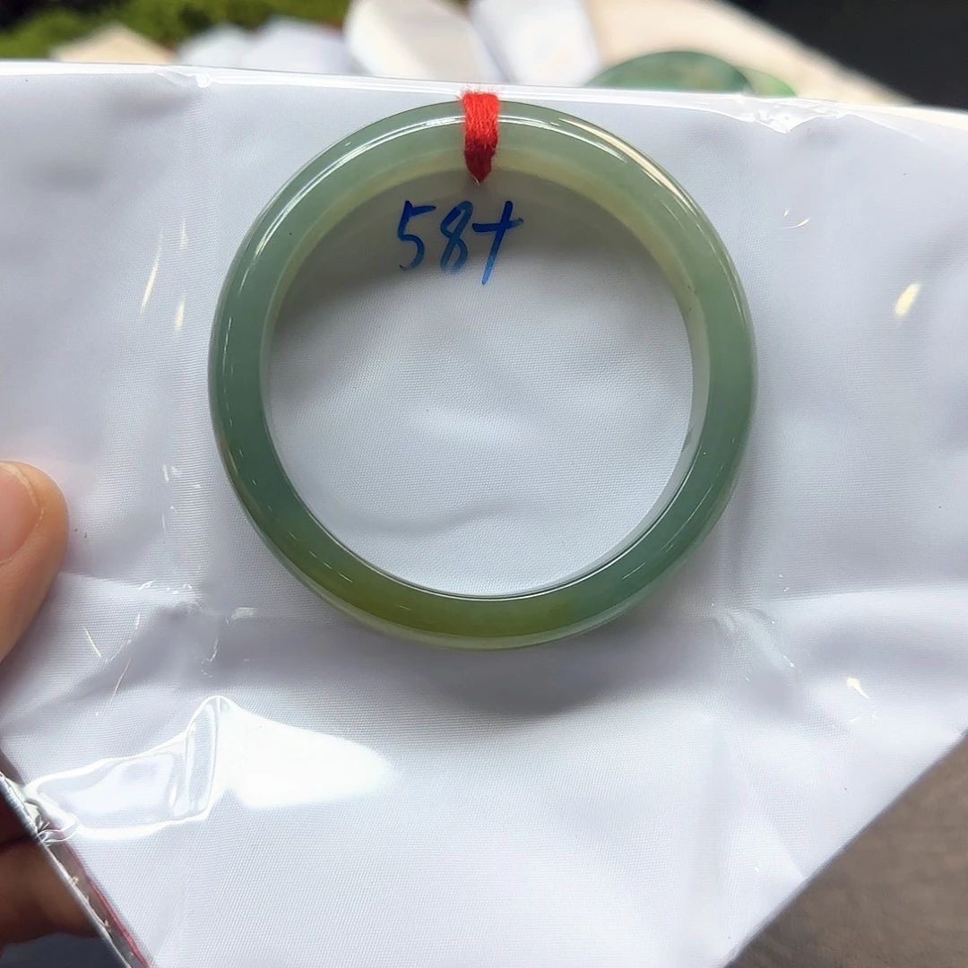 翡翠未镶嵌手镯翡翠