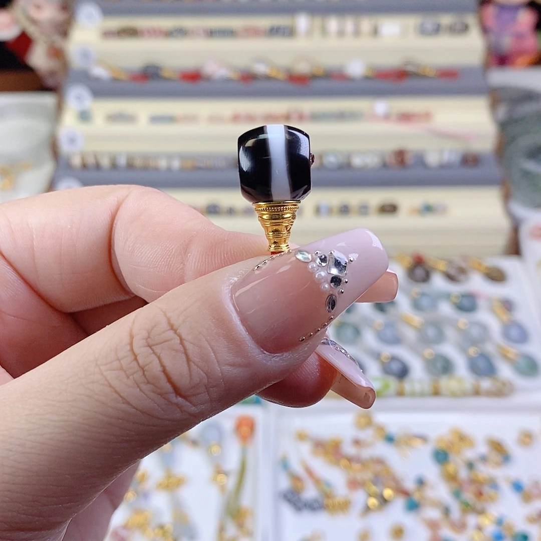 18K金镶嵌颈饰玛瑙/玉髓对孔11x12
