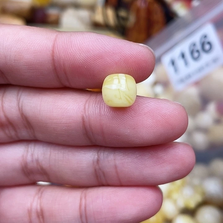 蜜蜡未镶嵌珠宝奇石9