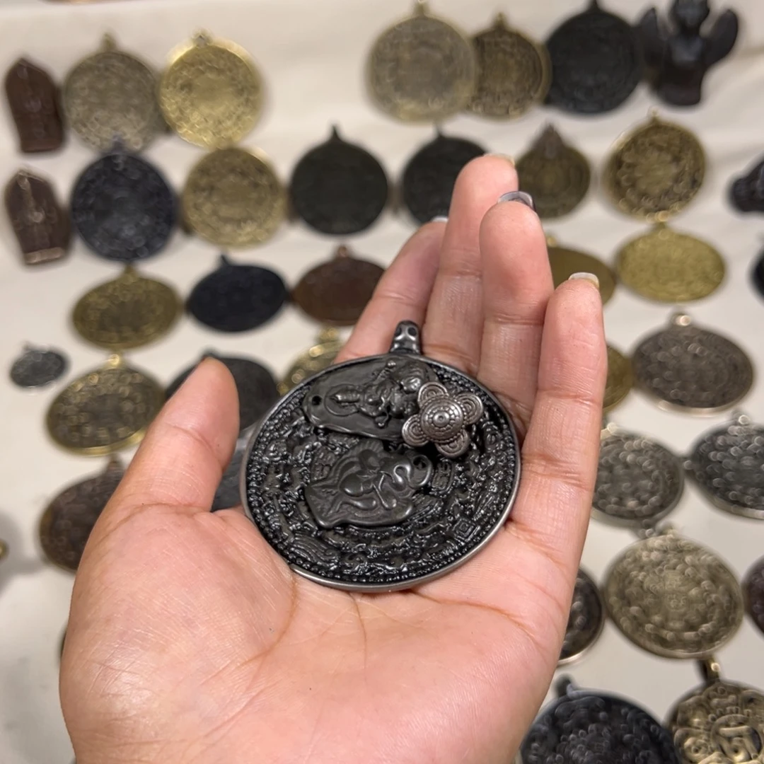 迷***狼九宫八卦包挂绿色配饰搭配