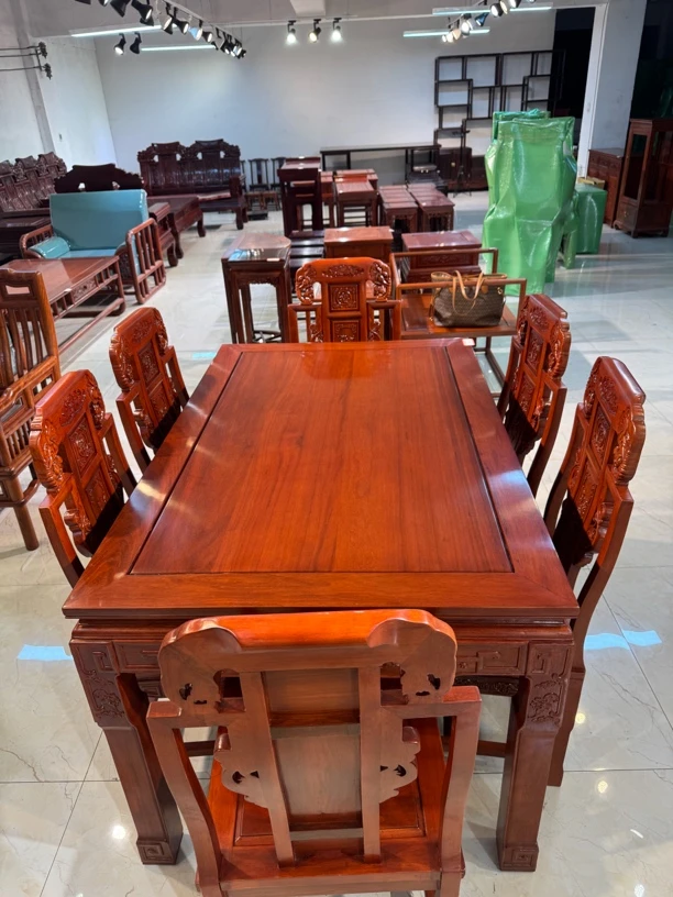 非洲花梨木餐桌一桌六条象头椅