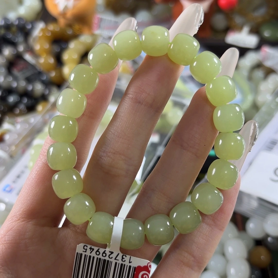 刘***铁和田玉未镶嵌手链拍3发1。186