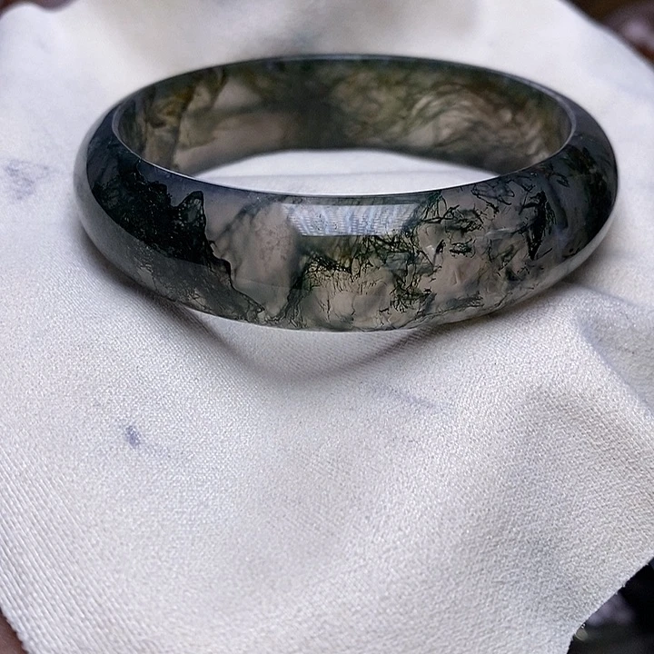 玛瑙/玉髓手镯未镶嵌九*