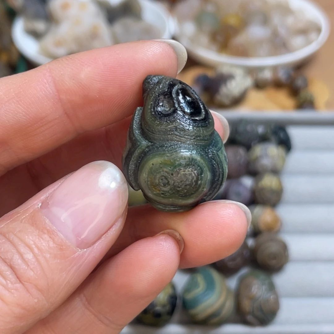 大理石非金属你看像什么，象形眼睛石挂坠把件