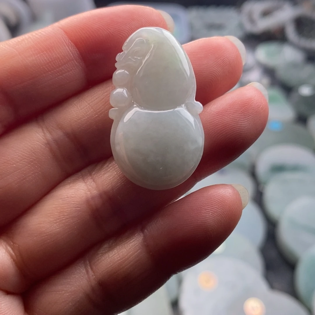 翡翠未镶嵌颈饰小葫芦