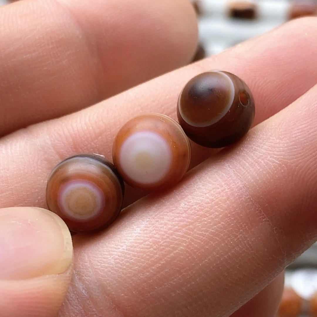 玛瑙/玉髓红眼睛随机发3颗未镶嵌