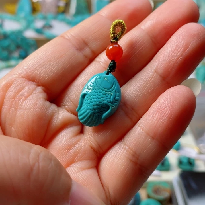 石材小鱼配饰高瓷蓝绿色重3.1克