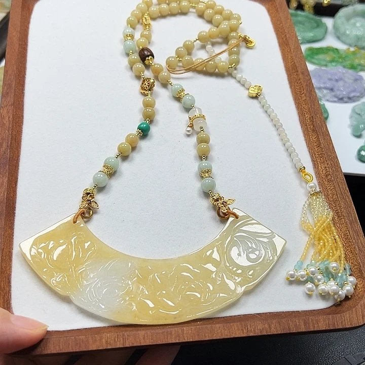 翡翠未镶嵌颈饰吊坠