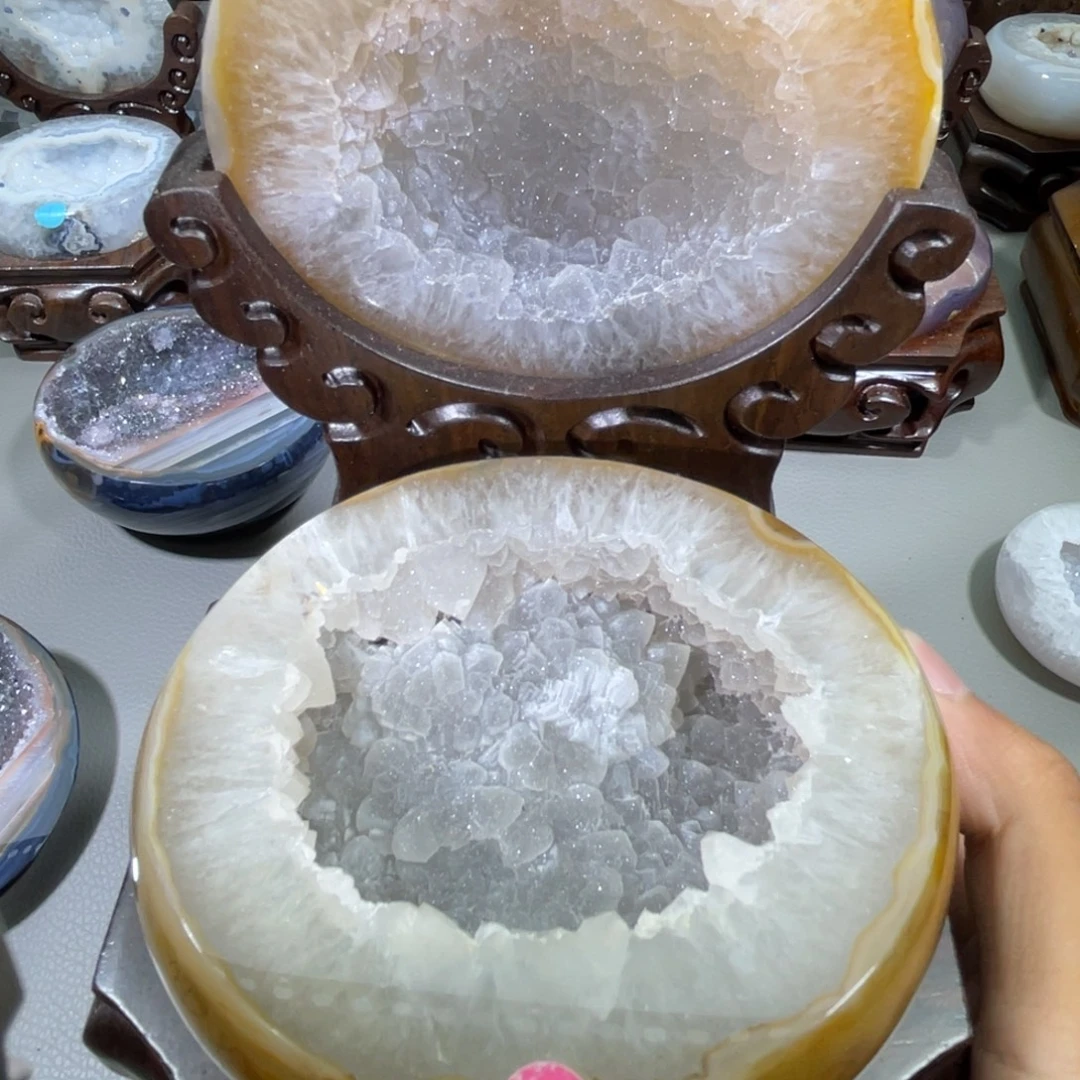 大型摆件（非配饰）未镶嵌水晶聚宝盆