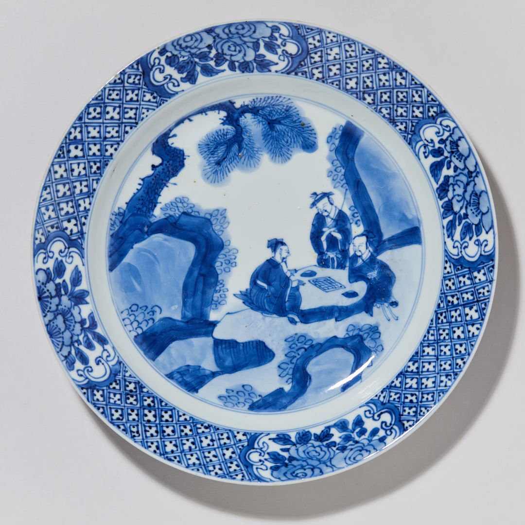 3355清康熙青花高仕图赏盘【古董拍卖】