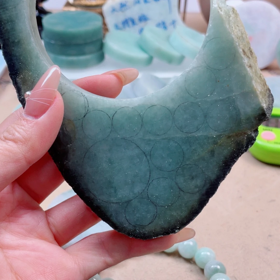 翡翠未镶嵌颈饰030……