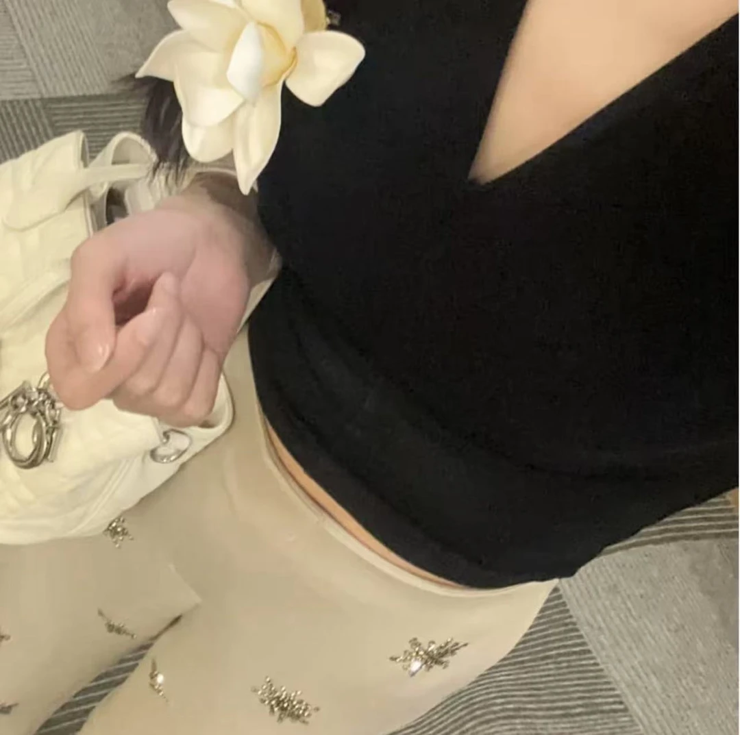 v领短袖上衣女2025新款修身显瘦t恤简约时尚