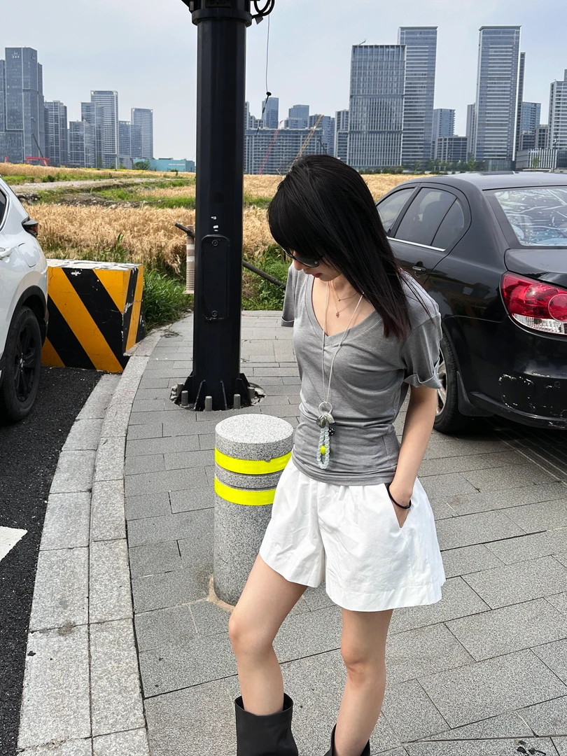 『VIDIN LIM』翻袖灰色V领醋T恤T25446