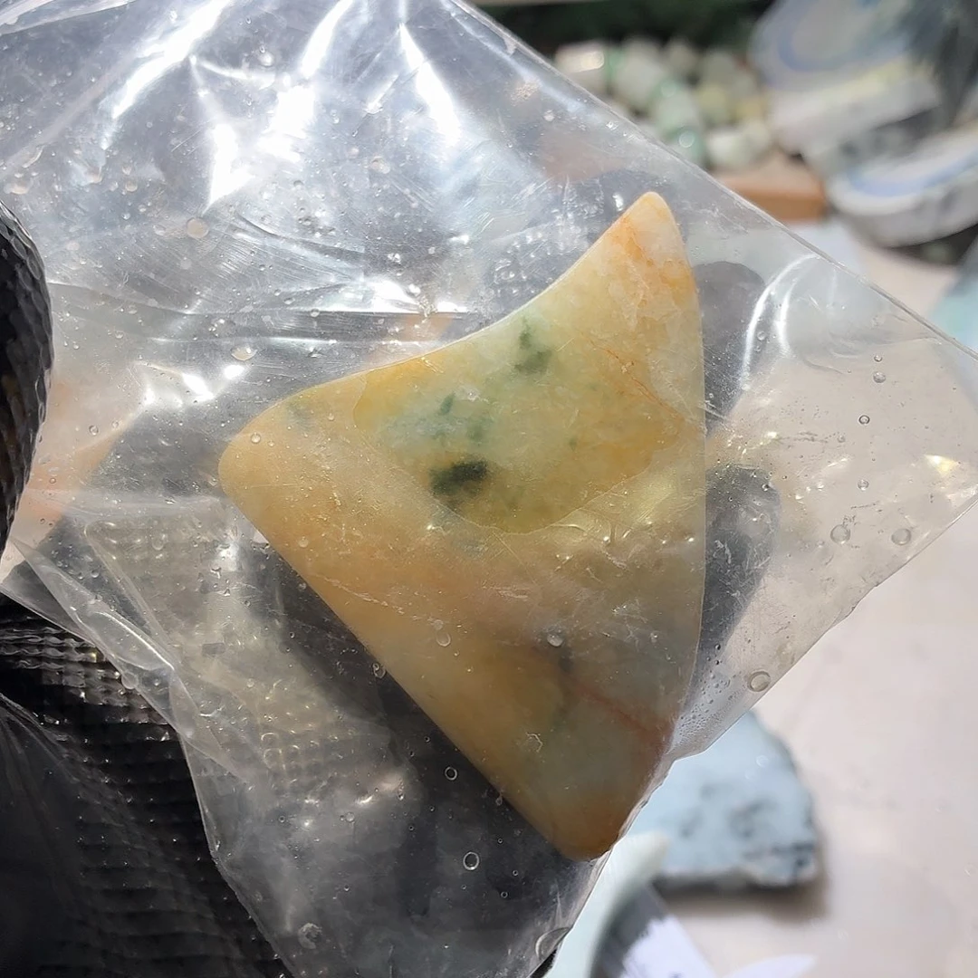 翡翠未镶嵌颈饰边角料