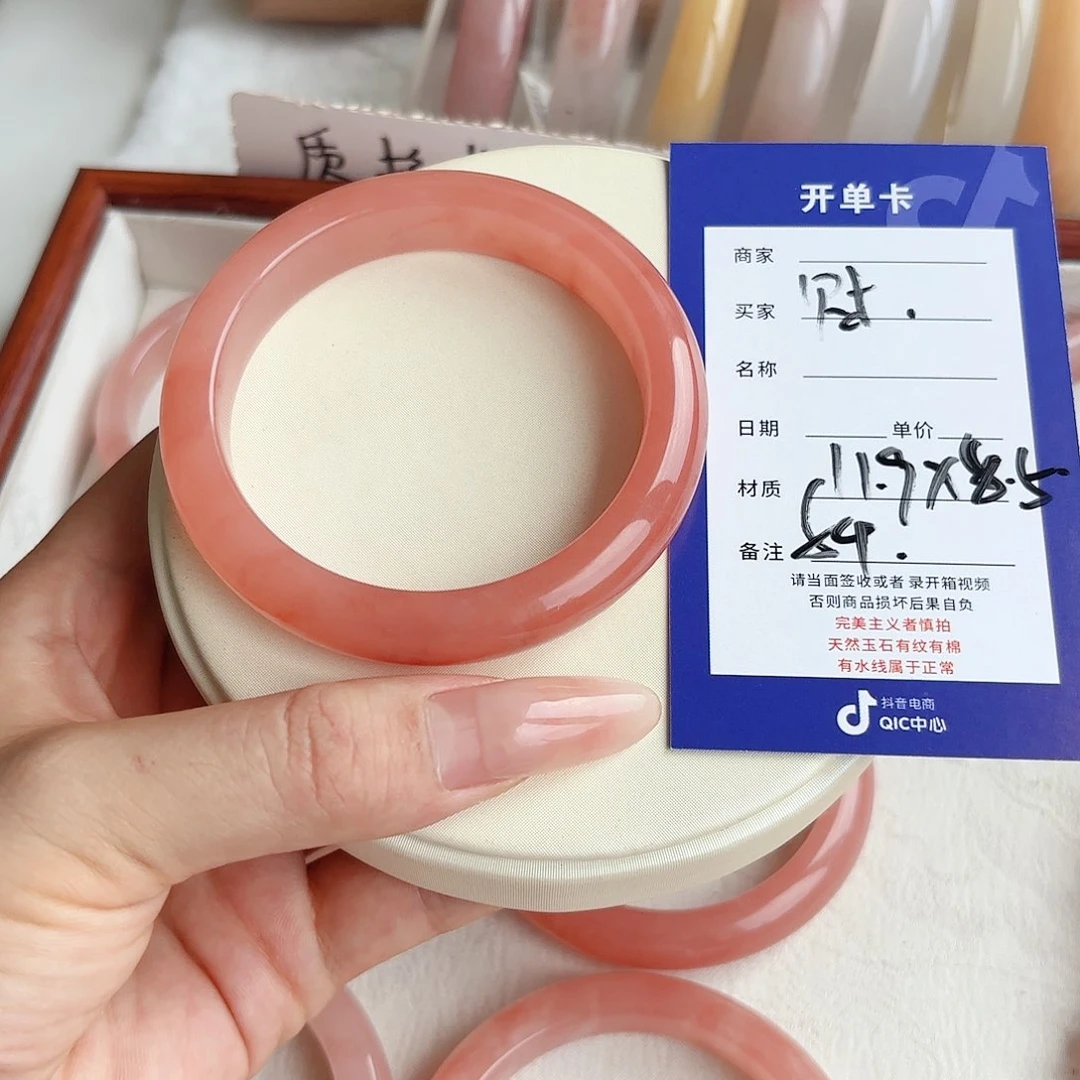 i***手石英质玉手镯未镶嵌