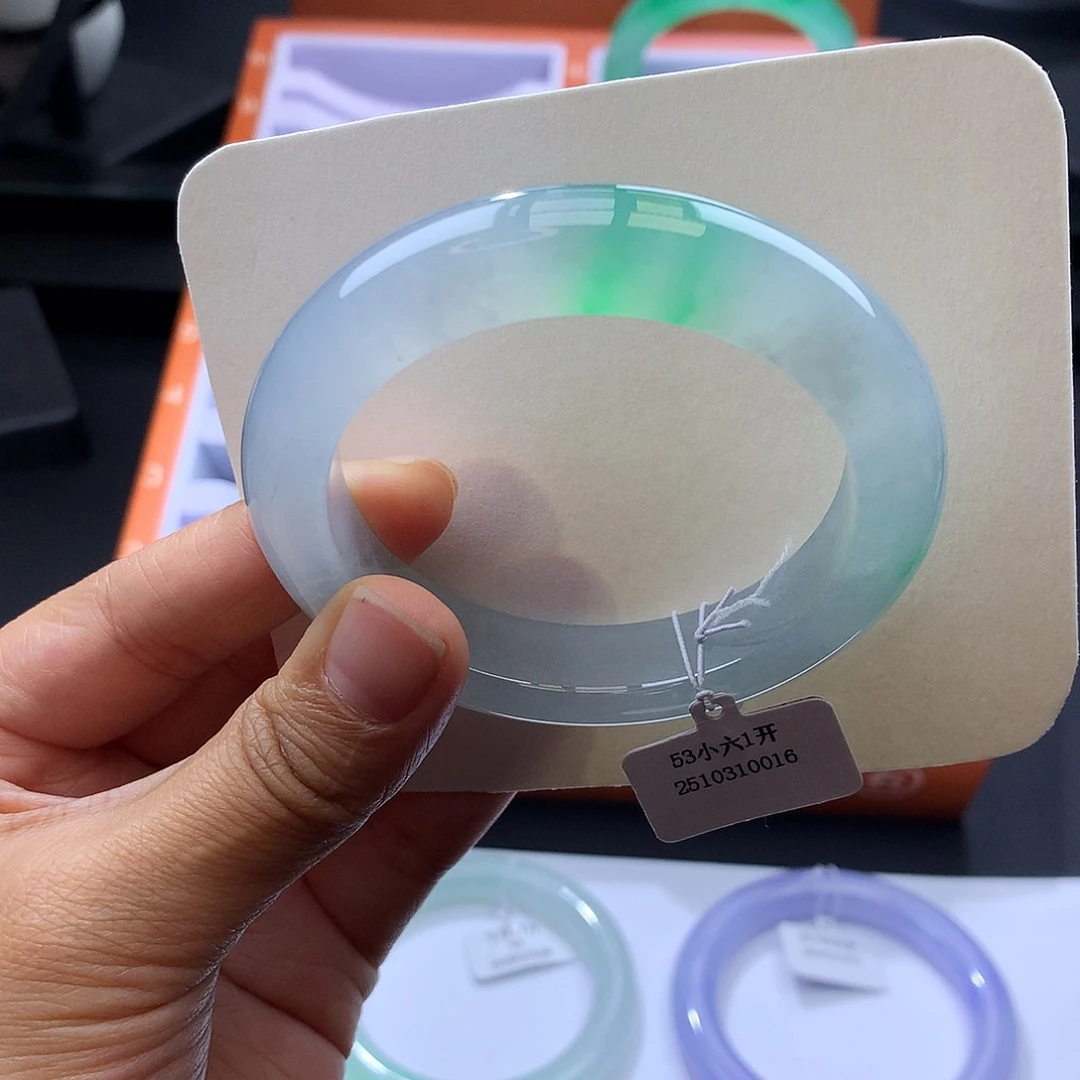 未镶嵌手镯翡翠金丝绿起光