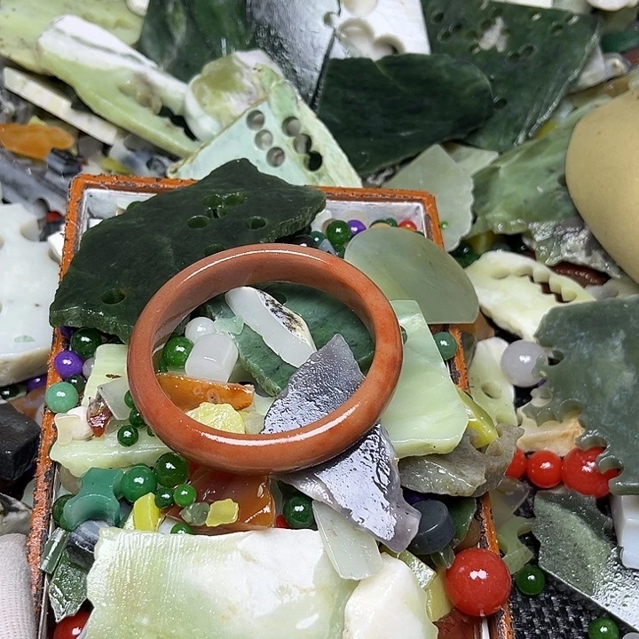 未镶嵌透闪石质玉珠宝奇石媛*