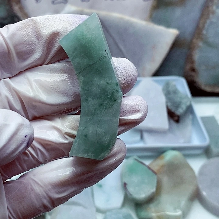 翡翠颈饰未镶嵌缅甸翡翠A货边角