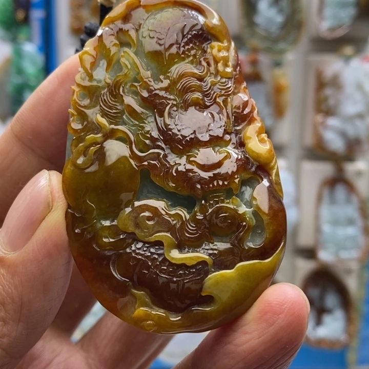 翡翠未镶嵌颈饰龙