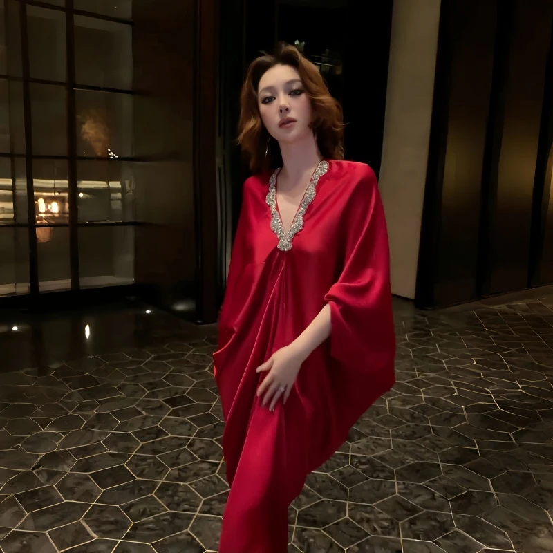 缎面长袖连衣裙轻奢设计小众纵享丝滑缎面大V领高级感慵懒连衣裙