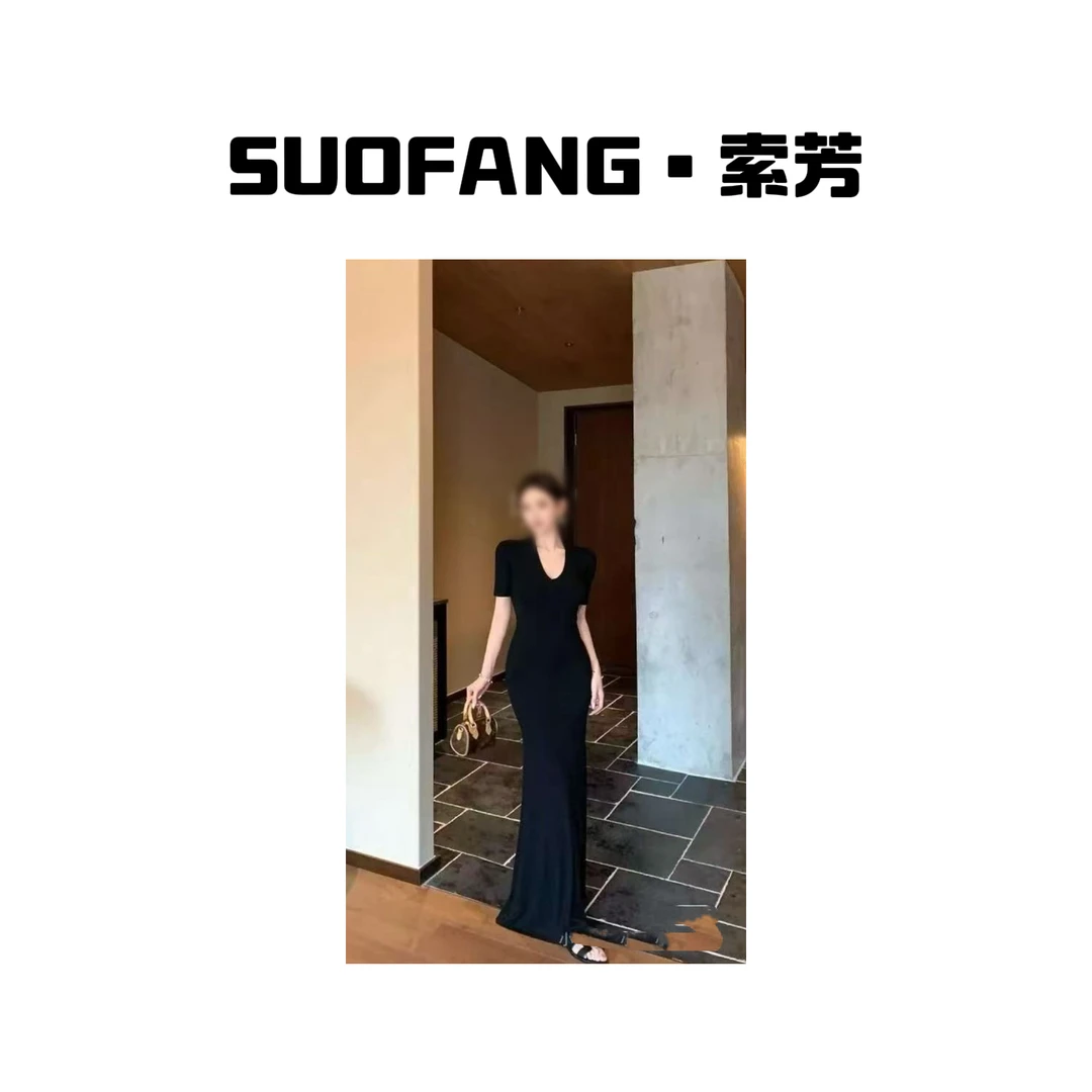 新品上市 纯欲V领收腰修身条纹针织吊带连衣裙