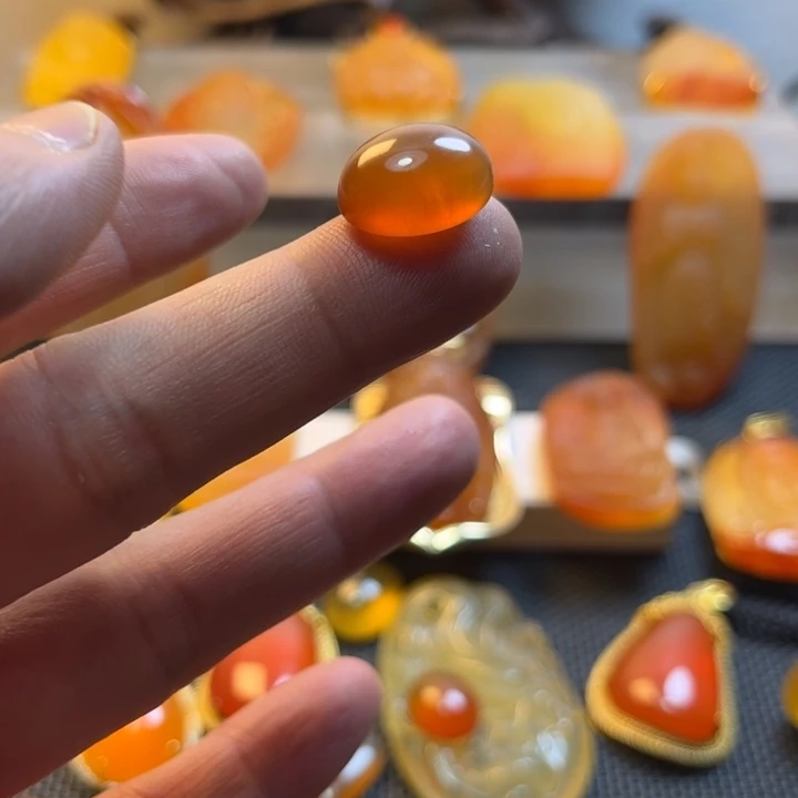 石英质玉颈饰未镶嵌爱**说