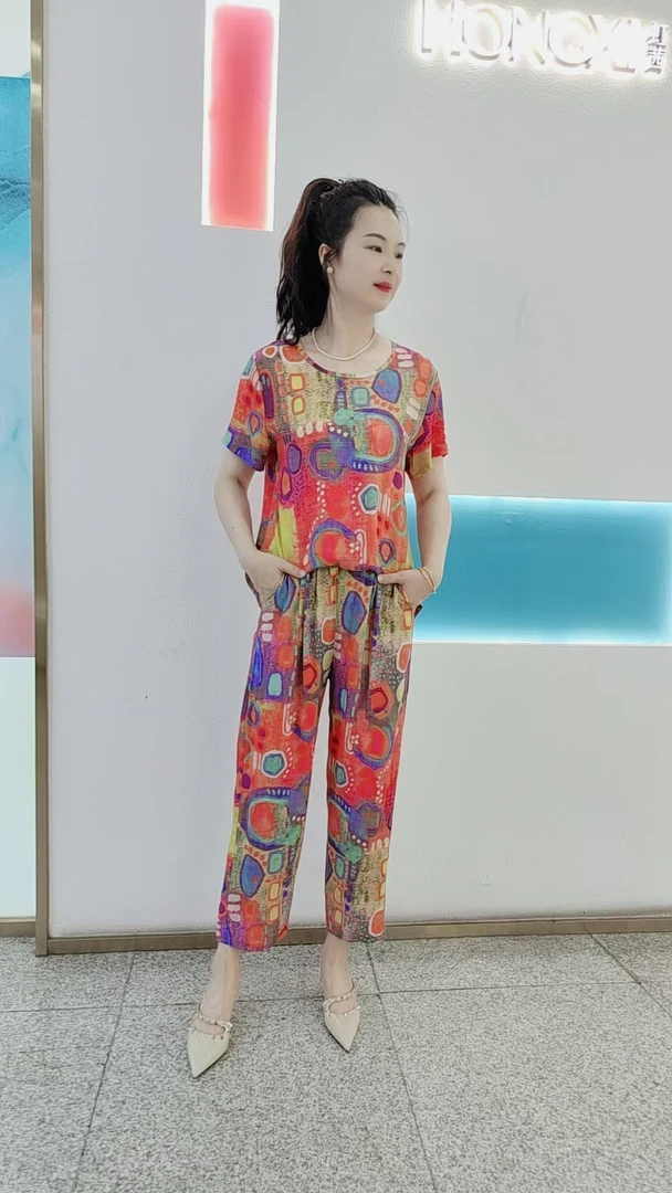 时尚洋气冰丝宽松印花中老年夏季妈妈装套装