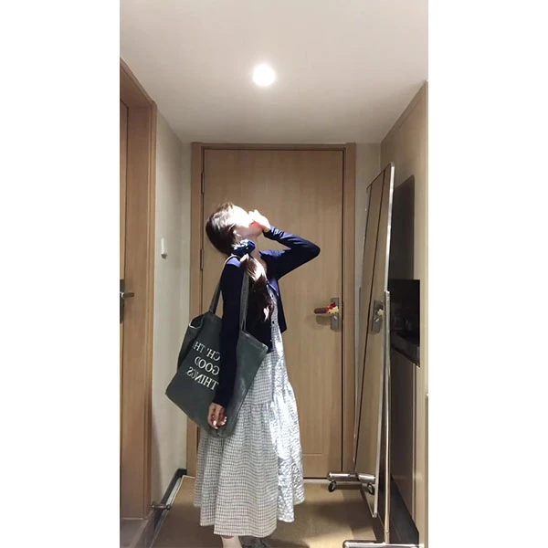 （现货）度假风套装纯色气质长袖开衫女秋季格子吊带连衣裙两件套