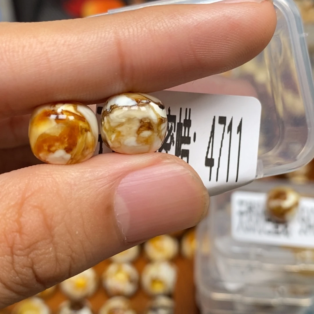 蜜蜡未镶嵌珠宝奇石4711