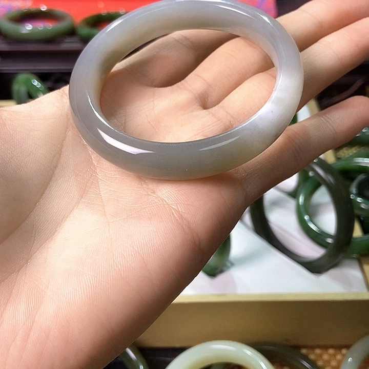 忘***草未镶嵌手镯和田玉