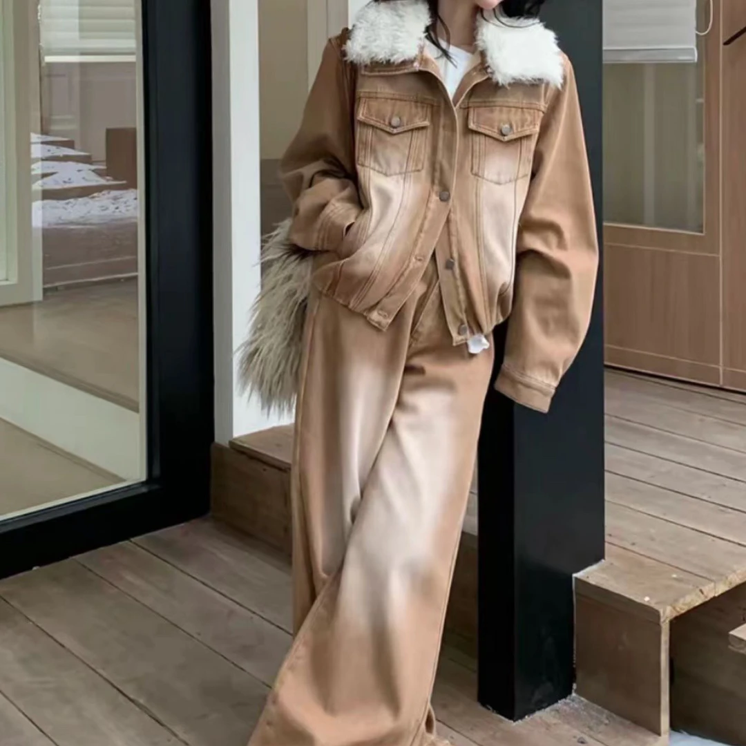 秋冬可拆毛毛翻领保暖夹绒牛仔外套搭配水洗直筒阔腿牛仔裤套装