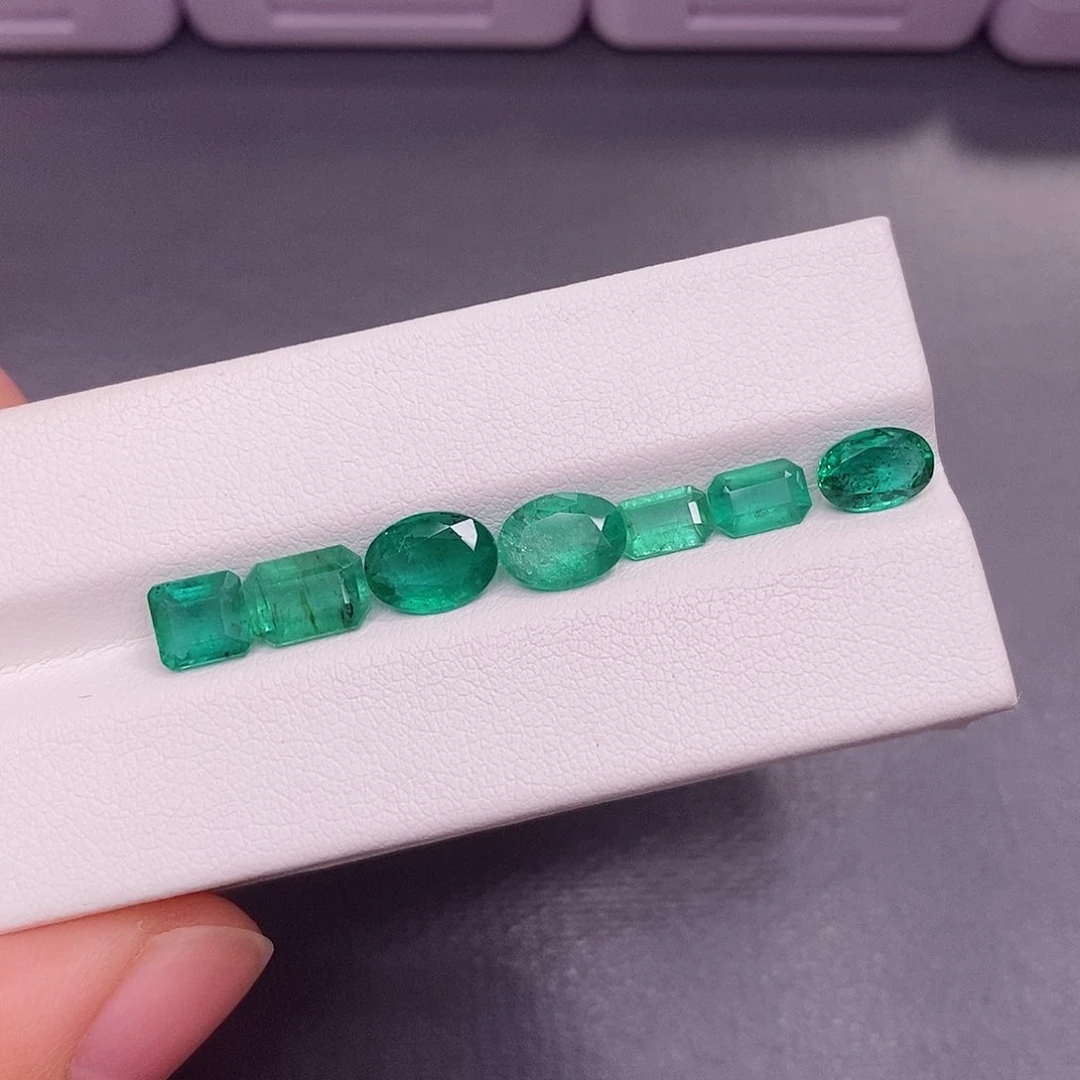 裸石祖母绿850一克拉，仅供展示，挑好上定向