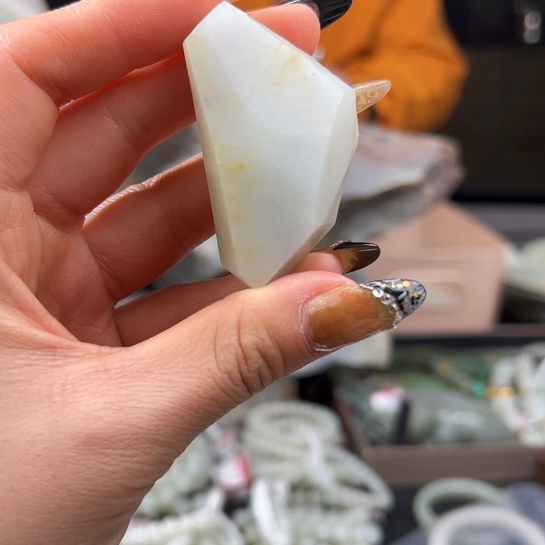 和田玉未镶嵌珠宝半成品