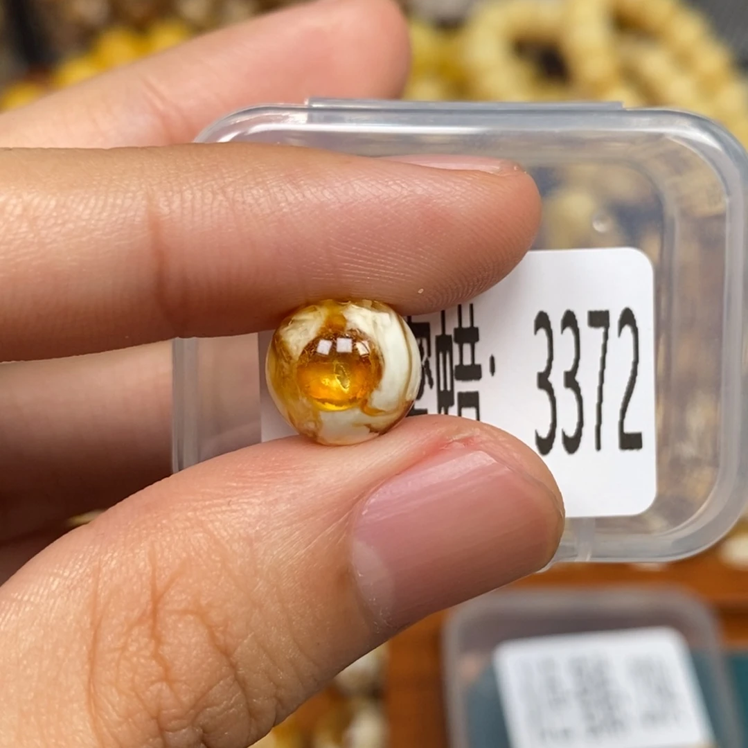 蜜蜡未镶嵌珠宝奇石3372