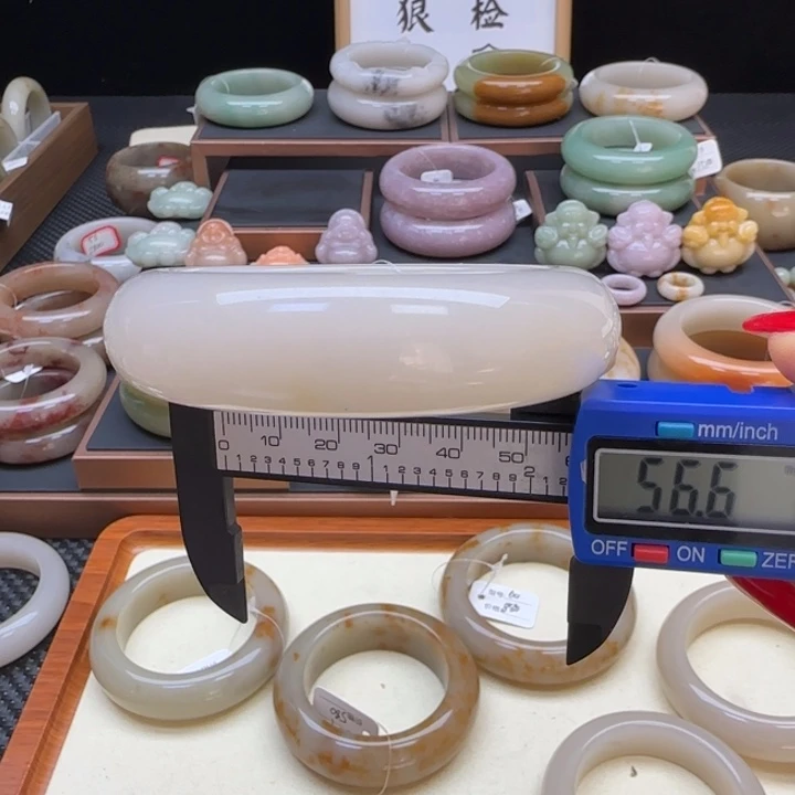 石英岩玉未镶嵌手镯