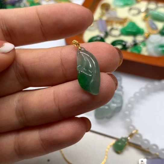 翡翠颈饰18K金镶嵌翡翠