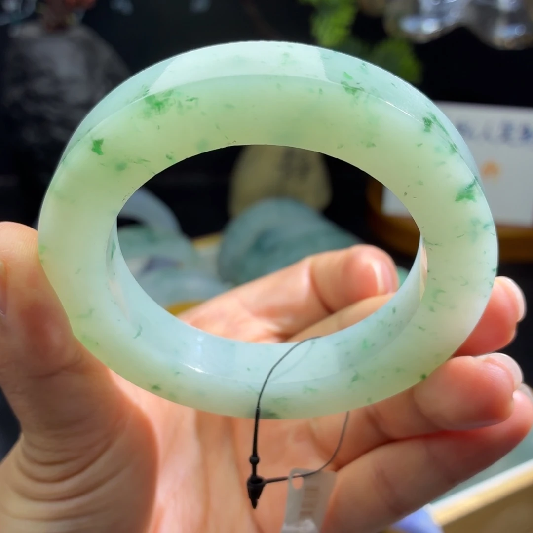 定制翡翠未镶嵌翡翠手镯