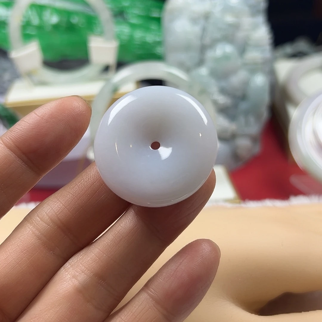 颈饰未镶嵌翡翠平安扣