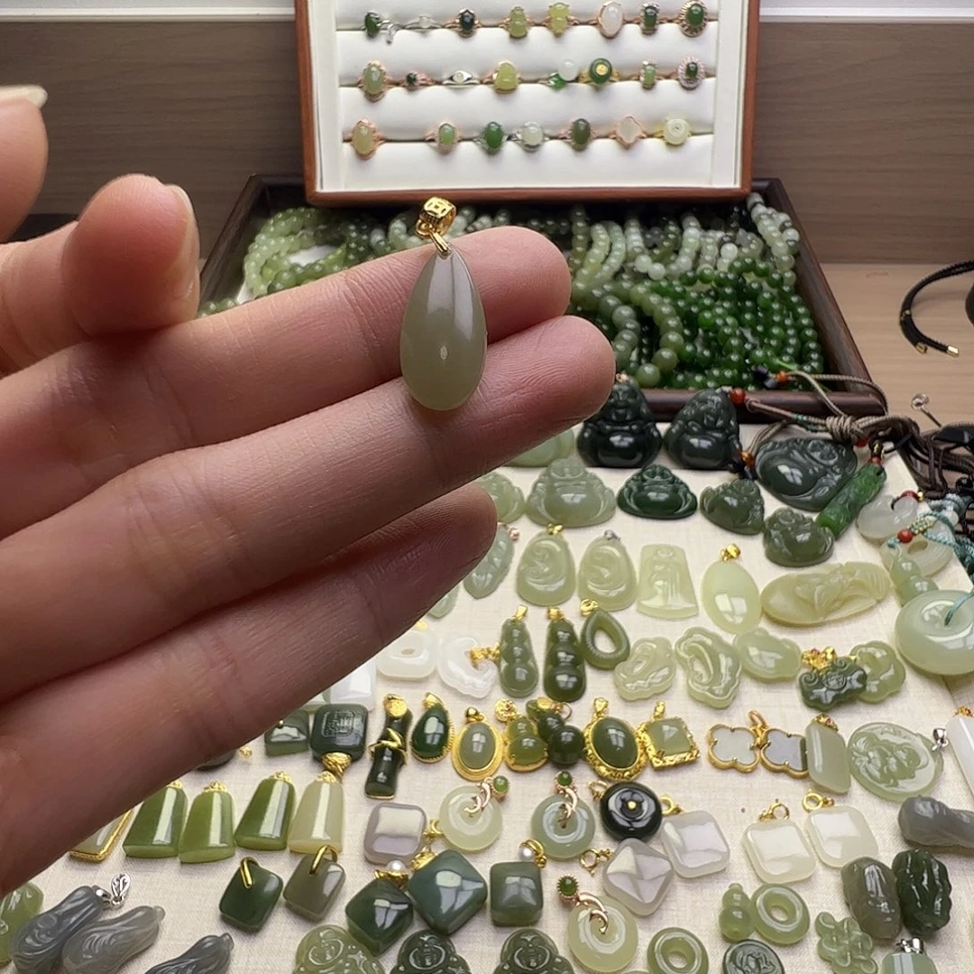 和田玉银S925镶嵌吊坠(赠链)