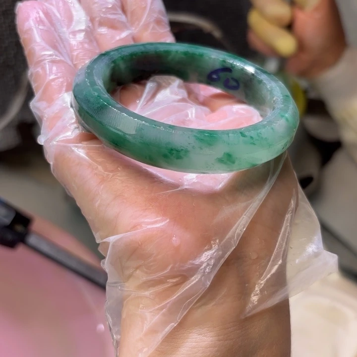 石英质玉手镯未镶嵌Y**儿定制