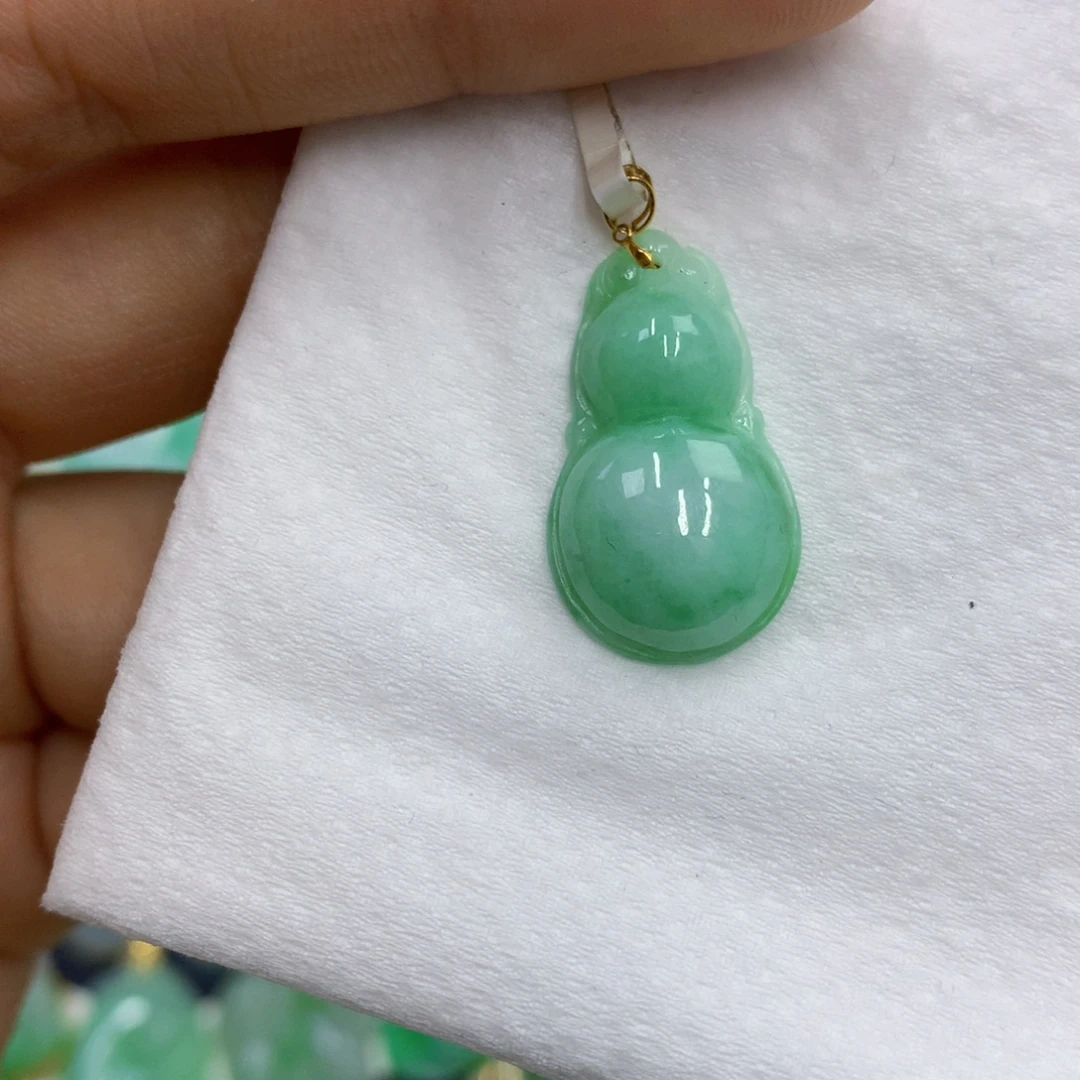 翡翠18K金镶嵌颈饰翡翠